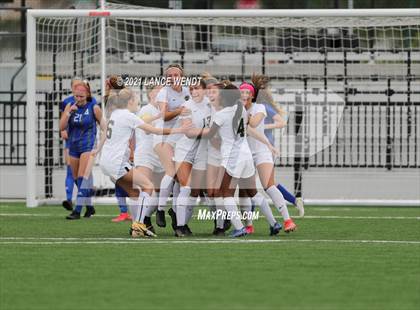 Thumbnail 3 in Broomfield vs. Rock Canyon (CHSAA 5A Championship) photogallery.