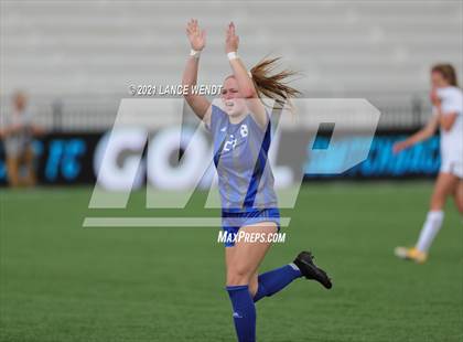 Thumbnail 2 in Broomfield vs. Rock Canyon (CHSAA 5A Championship) photogallery.