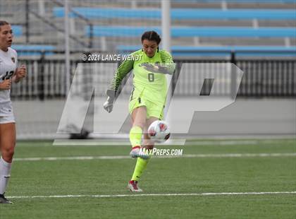 Thumbnail 1 in Broomfield vs. Rock Canyon (CHSAA 5A Championship) photogallery.