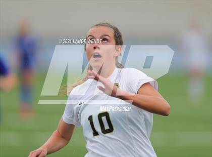 Thumbnail 3 in Broomfield vs. Rock Canyon (CHSAA 5A Championship) photogallery.