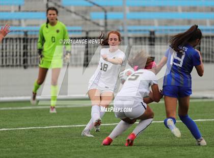 Thumbnail 1 in Broomfield vs. Rock Canyon (CHSAA 5A Championship) photogallery.