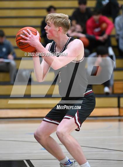 Thumbnail 3 in Healdsburg vs Roseland University Prep photogallery.