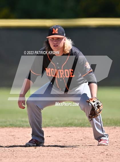 Thumbnail 3 in Monroe @ Lincoln (WIAA 3A Round 2) photogallery.