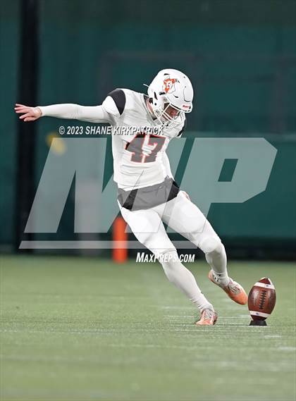 Thumbnail 1 in Red Oak vs Aledo ( 5A Div 1 Regional Semifinal) photogallery.