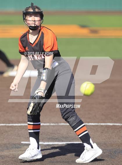 Thumbnail 3 in Grand Saline vs Winona photogallery.