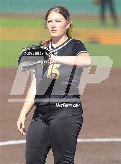 Thumbnail 3 in Grand Saline vs Winona photogallery.
