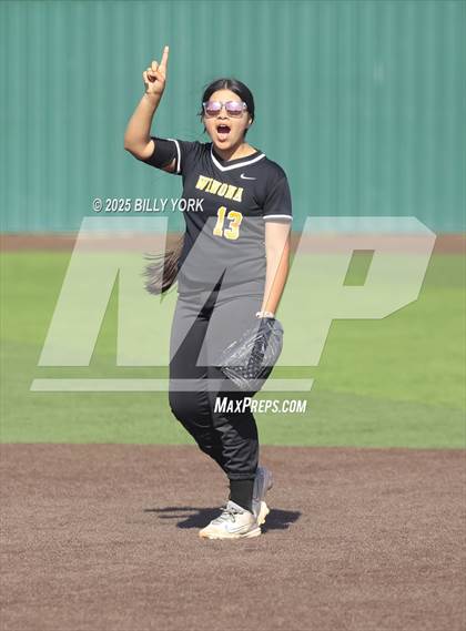 Thumbnail 3 in Grand Saline vs Winona photogallery.