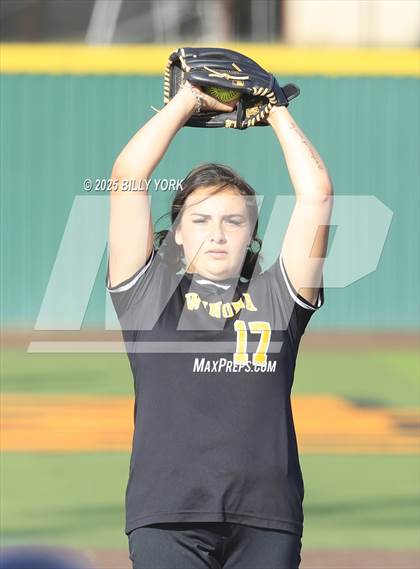Thumbnail 3 in Grand Saline vs Winona photogallery.