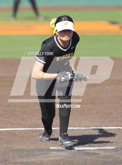 Thumbnail 2 in Grand Saline vs Winona photogallery.
