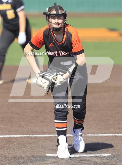 Thumbnail 1 in Grand Saline vs Winona photogallery.