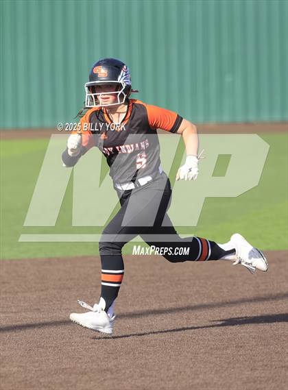 Thumbnail 1 in Grand Saline vs Winona photogallery.