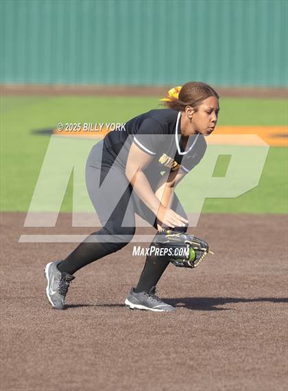 Thumbnail 3 in Grand Saline vs Winona photogallery.