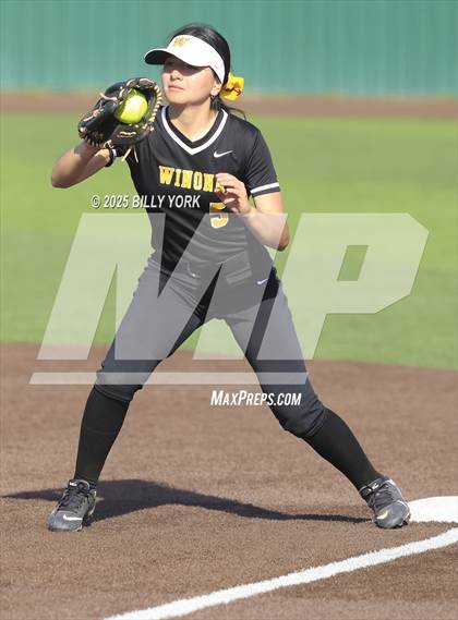 Thumbnail 3 in Grand Saline vs Winona photogallery.