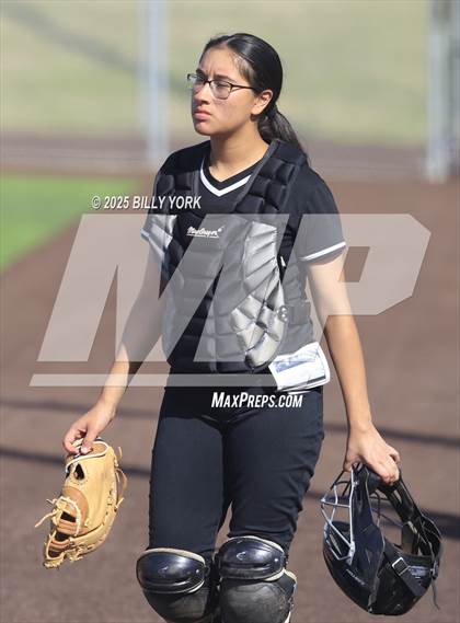 Thumbnail 2 in Grand Saline vs Winona photogallery.