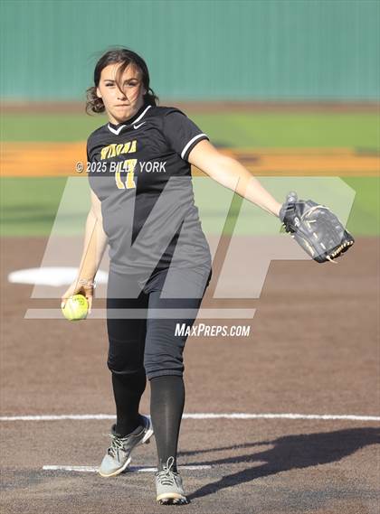 Thumbnail 3 in Grand Saline vs Winona photogallery.