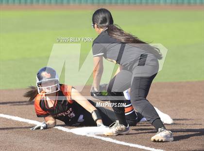Thumbnail 1 in Grand Saline vs Winona photogallery.