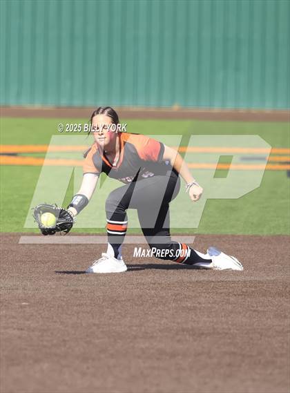 Thumbnail 3 in Grand Saline vs Winona photogallery.