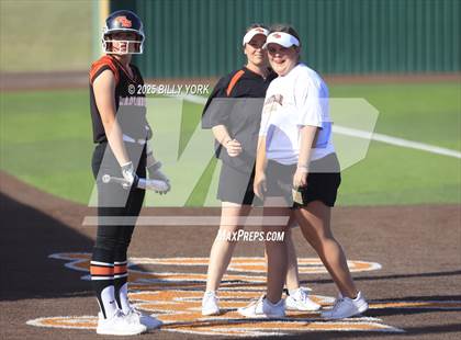 Thumbnail 2 in Grand Saline vs Winona photogallery.