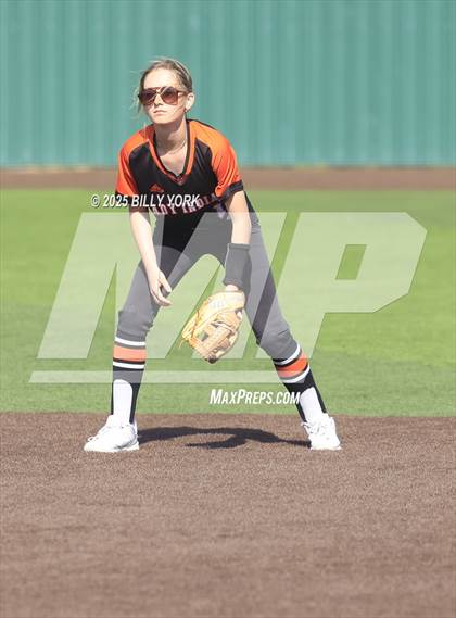Thumbnail 3 in Grand Saline vs Winona photogallery.