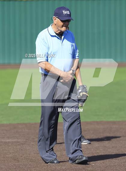 Thumbnail 1 in Grand Saline vs Winona photogallery.