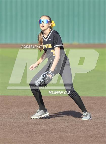 Thumbnail 2 in Grand Saline vs Winona photogallery.