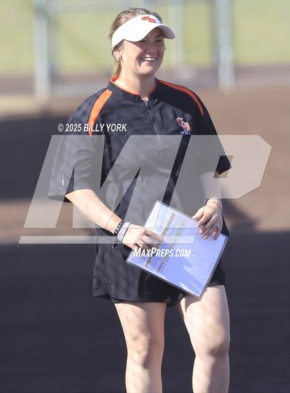 Thumbnail 2 in Grand Saline vs Winona photogallery.