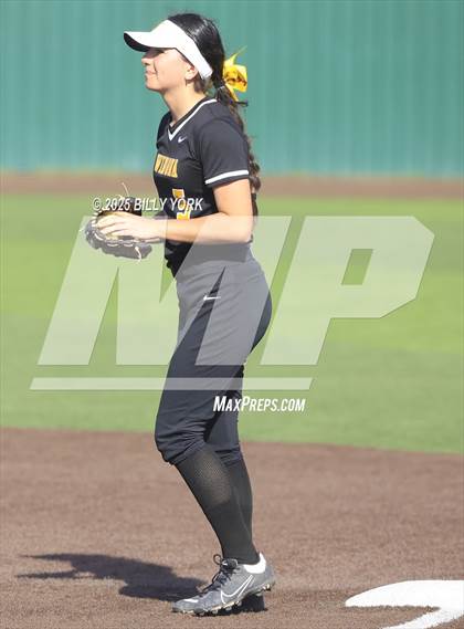 Thumbnail 2 in Grand Saline vs Winona photogallery.