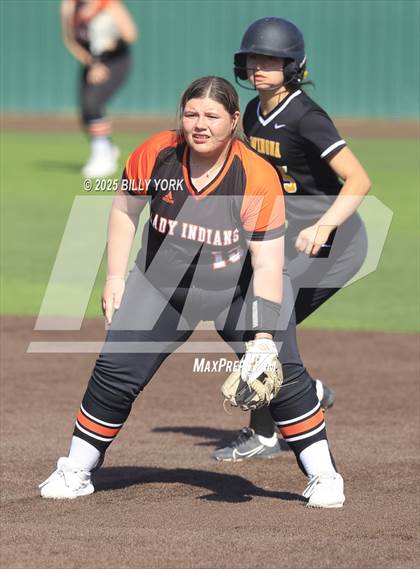 Thumbnail 1 in Grand Saline vs Winona photogallery.