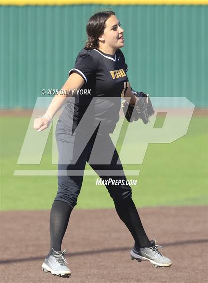 Thumbnail 1 in Grand Saline vs Winona photogallery.