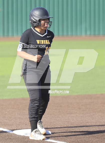 Thumbnail 3 in Grand Saline vs Winona photogallery.