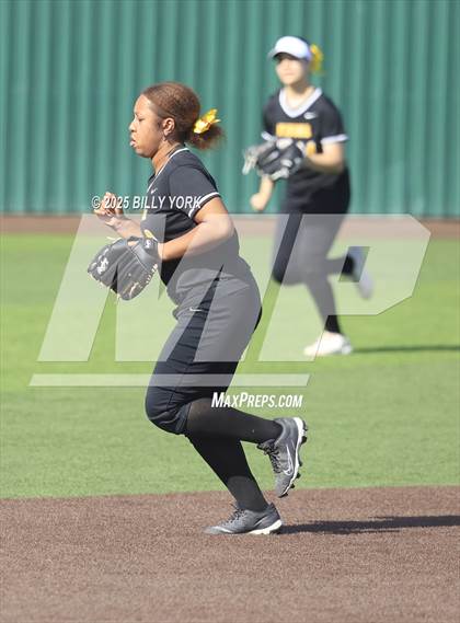 Thumbnail 1 in Grand Saline vs Winona photogallery.