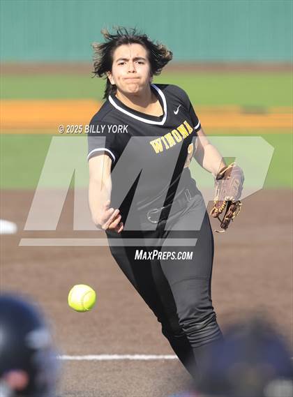 Thumbnail 2 in Grand Saline vs Winona photogallery.