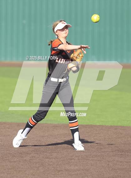 Thumbnail 1 in Grand Saline vs Winona photogallery.