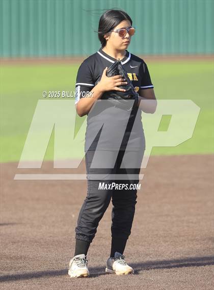 Thumbnail 2 in Grand Saline vs Winona photogallery.