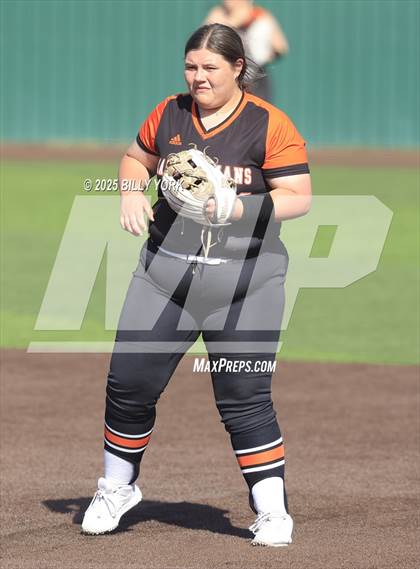 Thumbnail 2 in Grand Saline vs Winona photogallery.