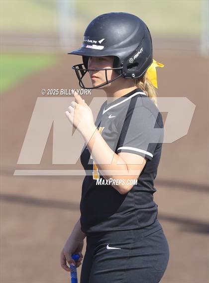Thumbnail 2 in Grand Saline vs Winona photogallery.