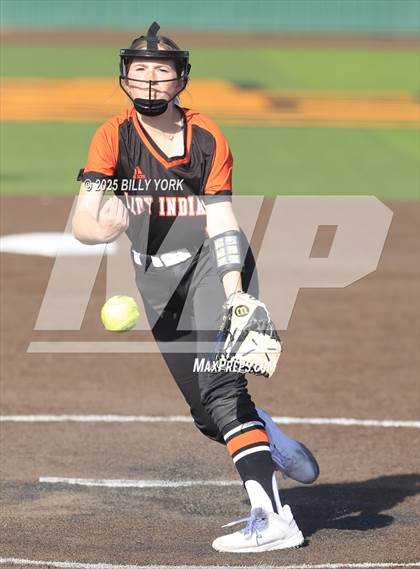 Thumbnail 3 in Grand Saline vs Winona photogallery.