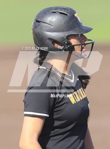 Thumbnail 3 in Grand Saline vs Winona photogallery.