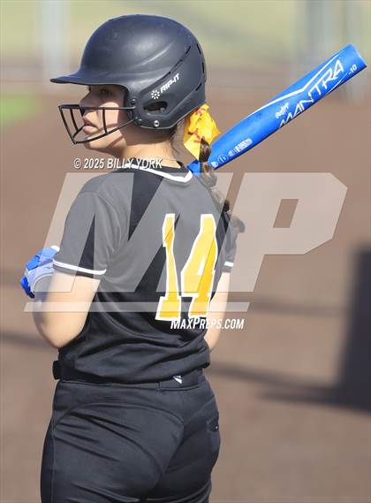 Thumbnail 1 in Grand Saline vs Winona photogallery.