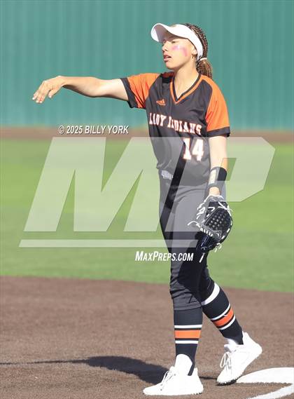 Thumbnail 2 in Grand Saline vs Winona photogallery.