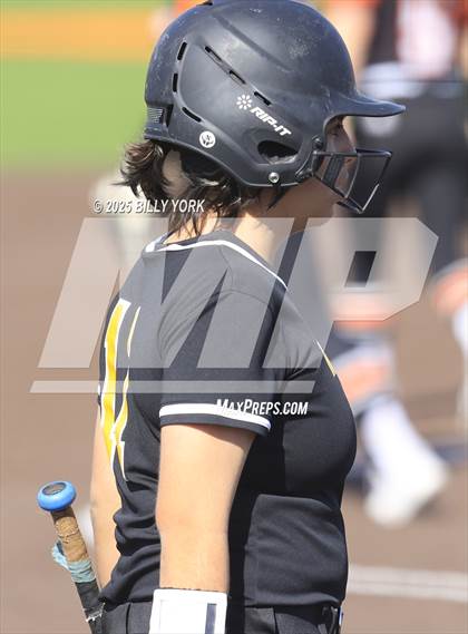 Thumbnail 1 in Grand Saline vs Winona photogallery.