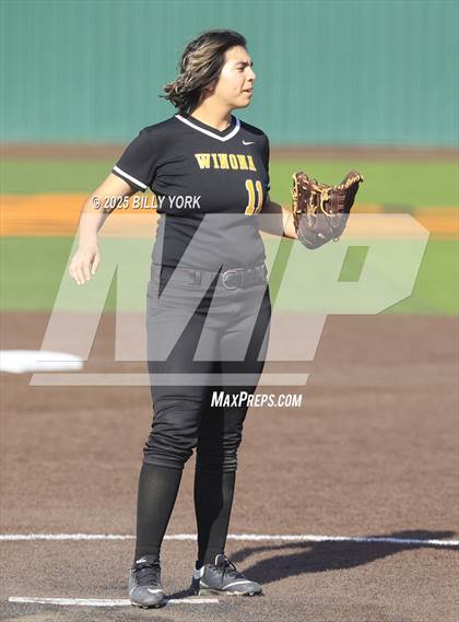 Thumbnail 3 in Grand Saline vs Winona photogallery.