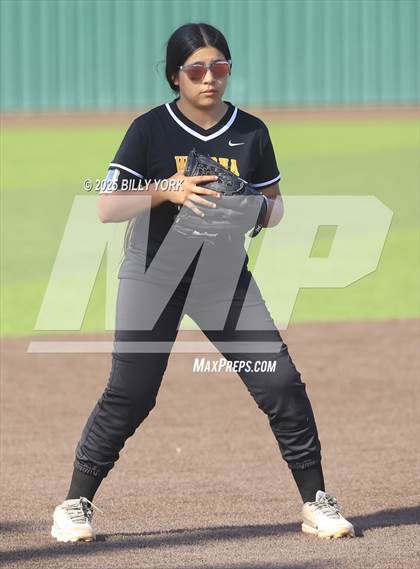 Thumbnail 1 in Grand Saline vs Winona photogallery.