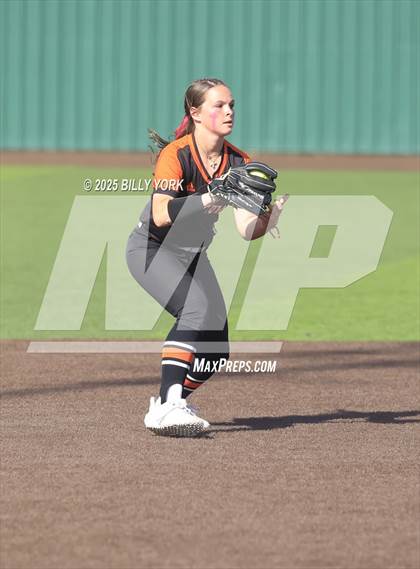 Thumbnail 3 in Grand Saline vs Winona photogallery.
