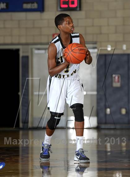 Thumbnail 3 in Bishop Amat vs. Citrus Valley (I Have a Dream Classic) photogallery.