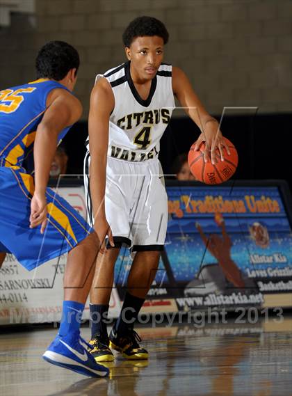 Thumbnail 2 in Bishop Amat vs. Citrus Valley (I Have a Dream Classic) photogallery.