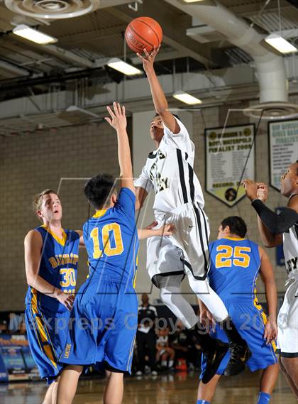 Thumbnail 2 in Bishop Amat vs. Citrus Valley (I Have a Dream Classic) photogallery.