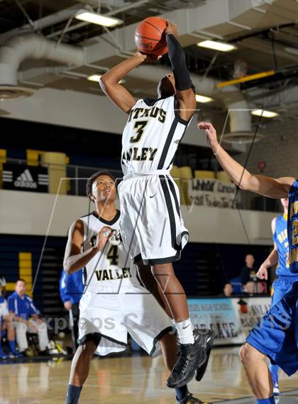 Thumbnail 3 in Bishop Amat vs. Citrus Valley (I Have a Dream Classic) photogallery.