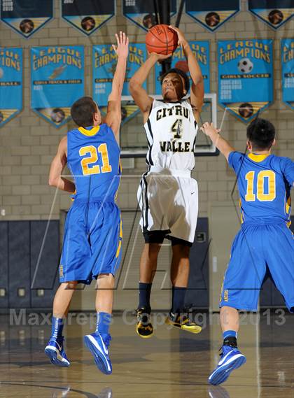 Thumbnail 2 in Bishop Amat vs. Citrus Valley (I Have a Dream Classic) photogallery.