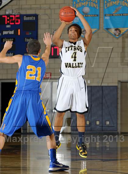 Thumbnail 3 in Bishop Amat vs. Citrus Valley (I Have a Dream Classic) photogallery.